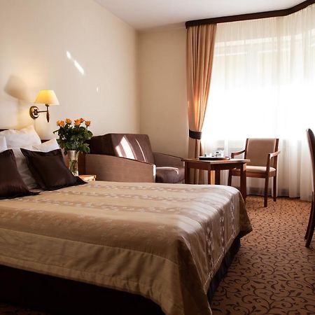 Hotel Panorama ออสตรอเวียตซ์ชเวียนตอกชิสกี ภายนอก รูปภาพ