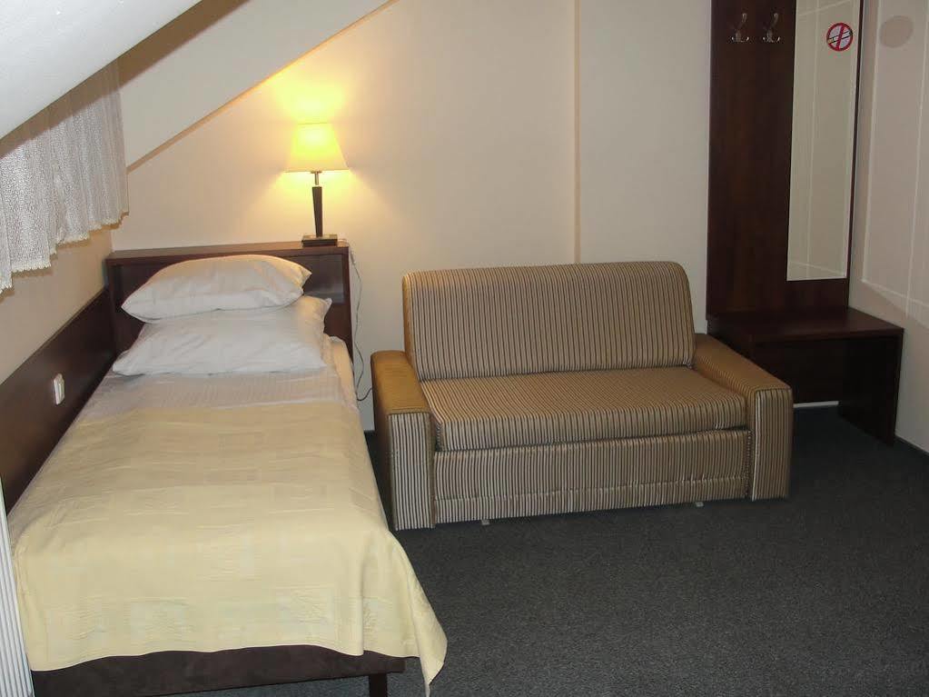Hotel Panorama ออสตรอเวียตซ์ชเวียนตอกชิสกี ภายนอก รูปภาพ