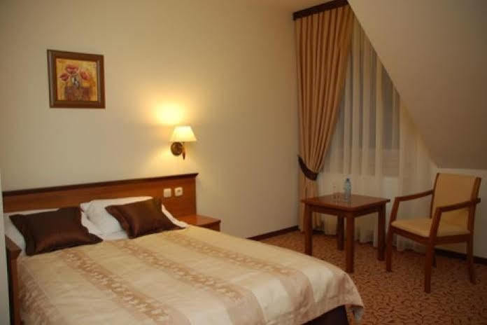 Hotel Panorama ออสตรอเวียตซ์ชเวียนตอกชิสกี ภายนอก รูปภาพ