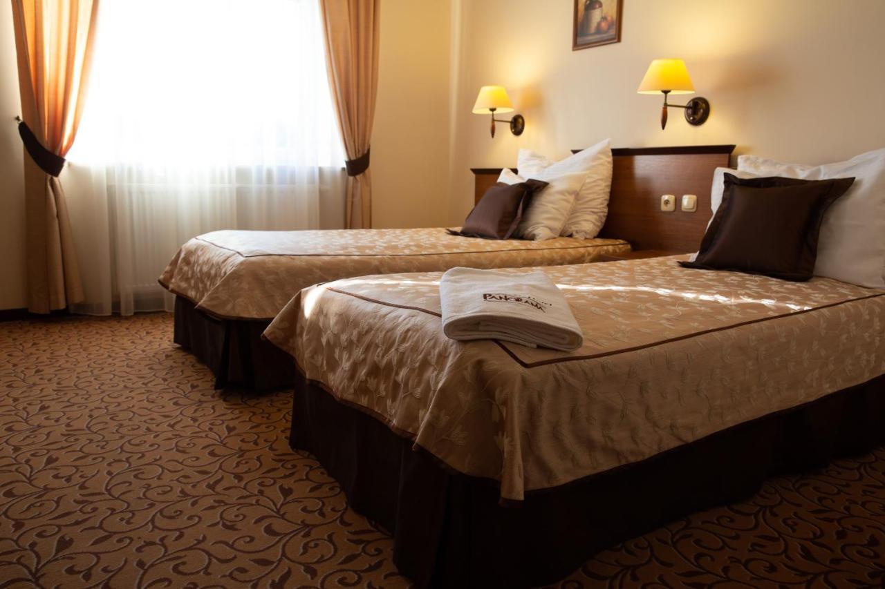 Hotel Panorama ออสตรอเวียตซ์ชเวียนตอกชิสกี ภายนอก รูปภาพ