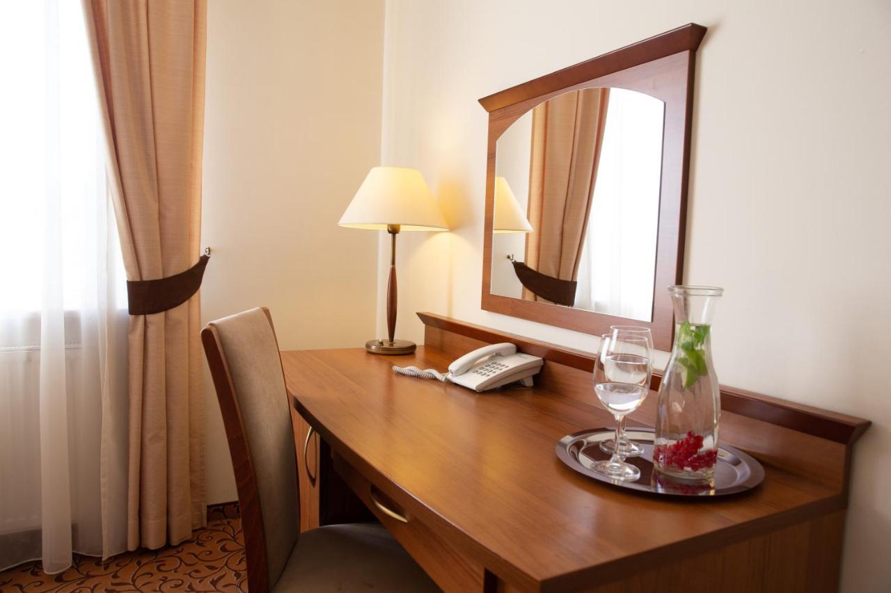 Hotel Panorama ออสตรอเวียตซ์ชเวียนตอกชิสกี ภายนอก รูปภาพ